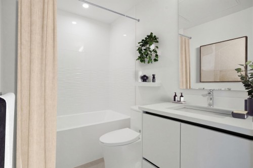 204-8398 Oak Street, Vancouver, BC 