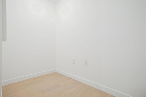 204-8398 Oak Street, Vancouver, BC 