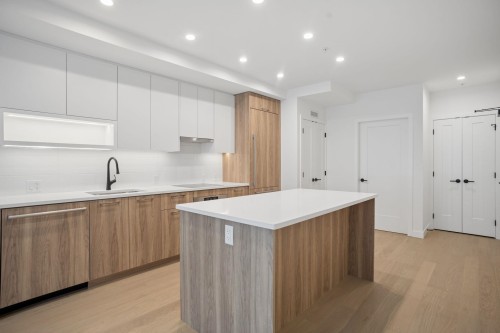 204-8398 Oak Street, Vancouver, BC 