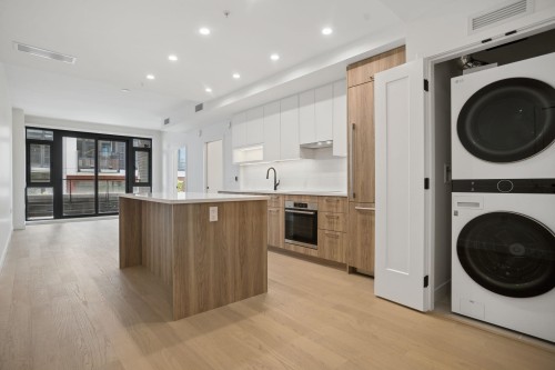 204-8398 Oak Street, Vancouver, BC 