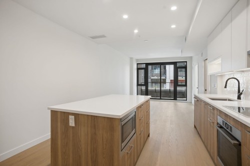 204-8398 Oak Street, Vancouver, BC 