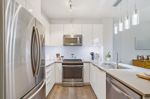512-1152 Windsor Mews, Coquitlam, BC 