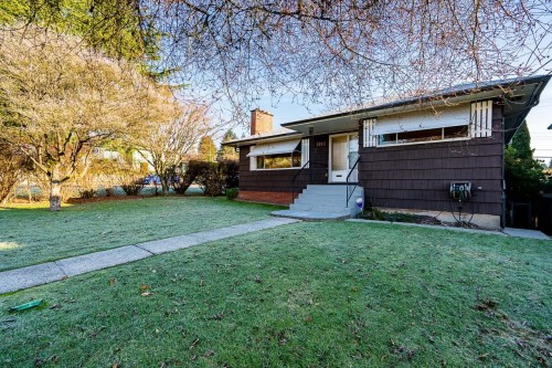 1910 Holdom Avenue, Burnaby, BC 