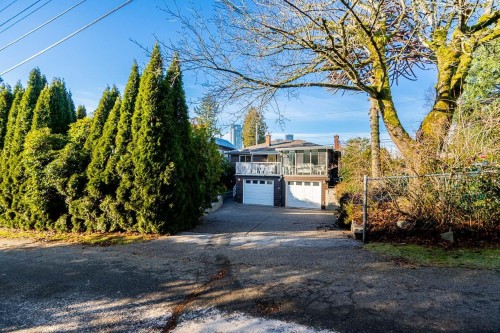 1910 Holdom Avenue, Burnaby, BC 