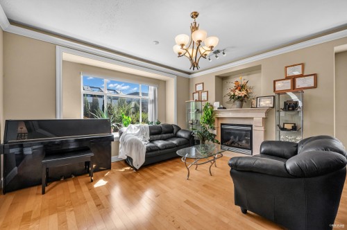 648 3Rd Street E, North Vancouver, BC 