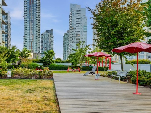 3903-4670 Assembly Way, Burnaby, BC 