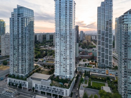 3903-4670 Assembly Way, Burnaby, BC 