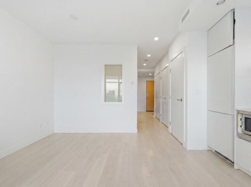 3903-4670 Assembly Way, Burnaby, BC 
