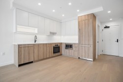 208-8398 Oak Street  Vancouver, BC V6P 0L9