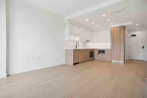 208-8398 Oak Street, Vancouver, BC 
