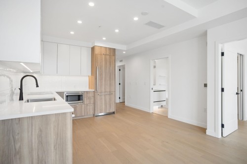 208-8398 Oak Street, Vancouver, BC 