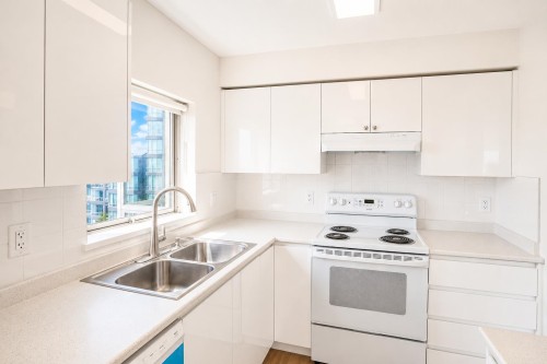 1206-9623 Manchester Drive, Burnaby, BC 