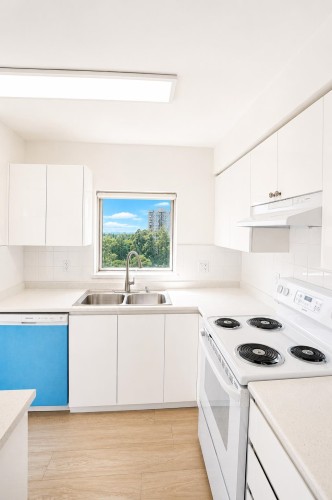 1206-9623 Manchester Drive, Burnaby, BC 