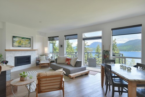 302-5780 Marine Way  Sechelt, BC V7Z 0L8