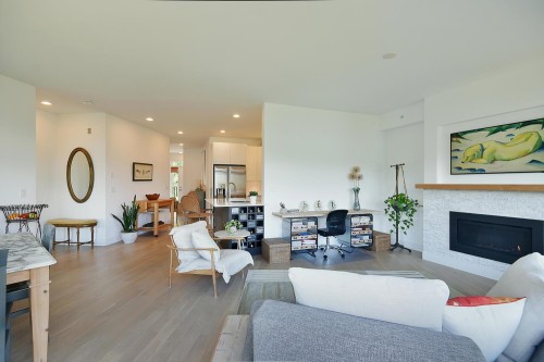 302-5780 Marine Way, Sechelt, BC 