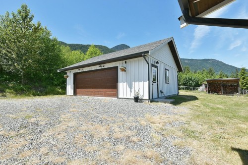 1860 Arboretum Drive, Gibsons, BC 