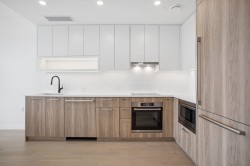 202-8398 Oak Street  Vancouver, BC V6P 0L9