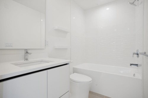 202-8398 Oak Street, Vancouver, BC 