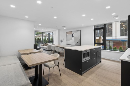 202-8398 Oak Street, Vancouver, BC 