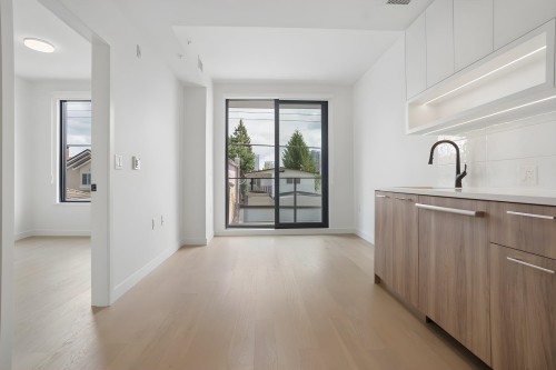 202-8398 Oak Street, Vancouver, BC 