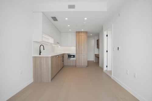 202-8398 Oak Street, Vancouver, BC 