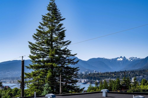 3439 Dundas Street, Vancouver, BC 