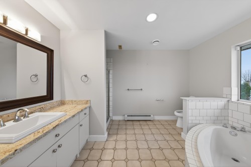 2562 Fuchsia Place, Coquitlam, BC 
