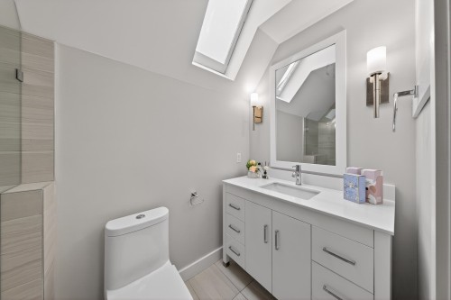 2562 Fuchsia Place, Coquitlam, BC 
