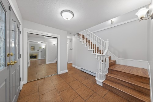2562 Fuchsia Place, Coquitlam, BC 