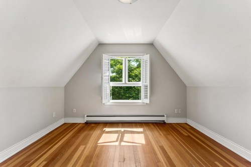 408 2Nd Street E, North Vancouver, BC 