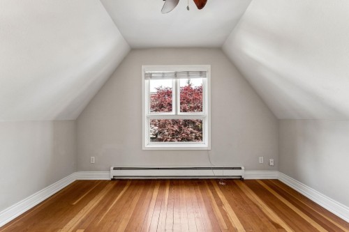 408 2Nd Street E, North Vancouver, BC 