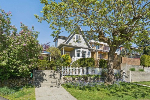 408 2Nd Street E, North Vancouver, BC 