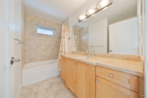 1450 25Th Street, West Vancouver, BC 