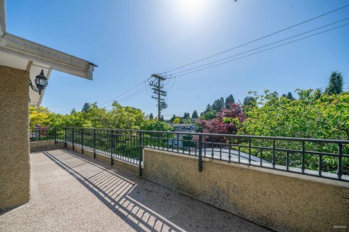 1450 25Th Street, West Vancouver, BC 