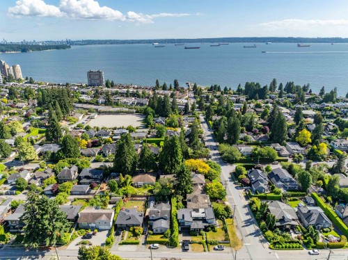 1450 25Th Street, West Vancouver, BC 