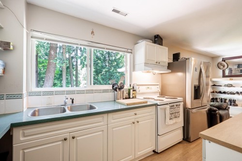 2602 Hawser Avenue, Coquitlam, BC 