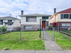 3478 2nd Avenue E Vancouver, BC V5M 1G6