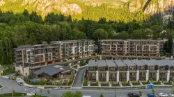 306-1500 Scott Crescent Crescent Squamish, BC V8B 1G5