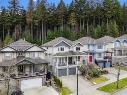 3376 Plateau Boulevard  Coquitlam, BC V3E 3R3