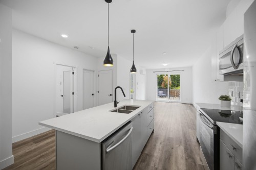 102-12320 222 Street, Maple Ridge, BC 