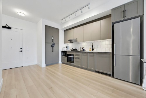 809-8750 University Crescent, Burnaby, BC 
