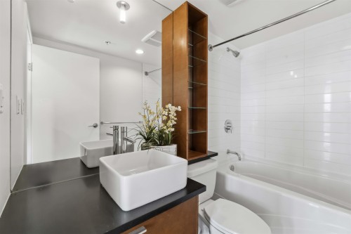 1101-980 Cooperage Way, Vancouver, BC 