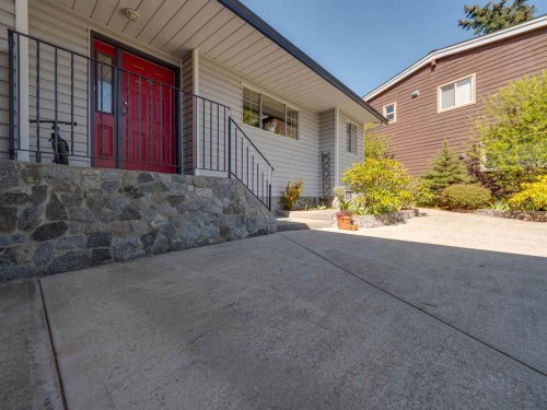 5453 Carnaby Place, Sechelt, BC 