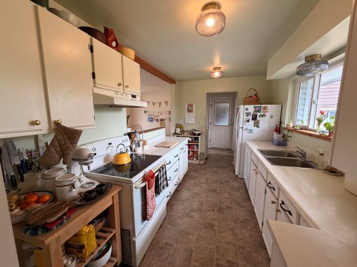 5453 Carnaby Place, Sechelt, BC 