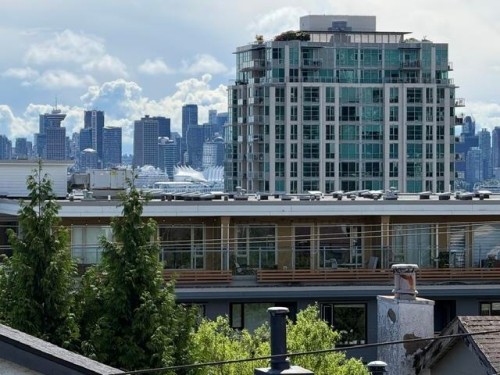 7-215 4 Street E North Vancouver, BC V7L 1J1