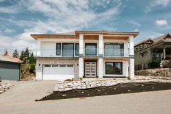 5964 Barnacle Street Sechelt, BC V7Z 0V4
