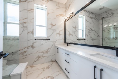 5964 Barnacle Street, Sechelt, BC - Indoor Photo Showing Bathroom