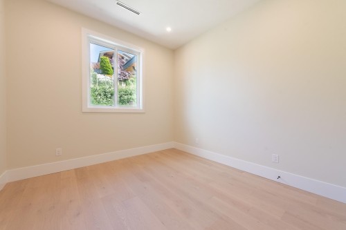 5964 Barnacle Street, Sechelt, BC - Indoor Photo Showing Other Room