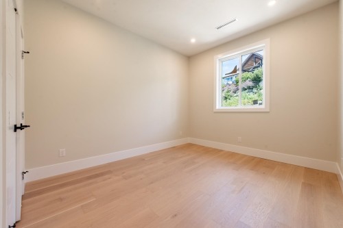 5964 Barnacle Street, Sechelt, BC - Indoor Photo Showing Other Room