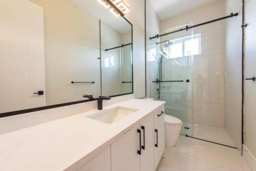 5964 Barnacle Street, Sechelt, BC - Indoor Photo Showing Bathroom